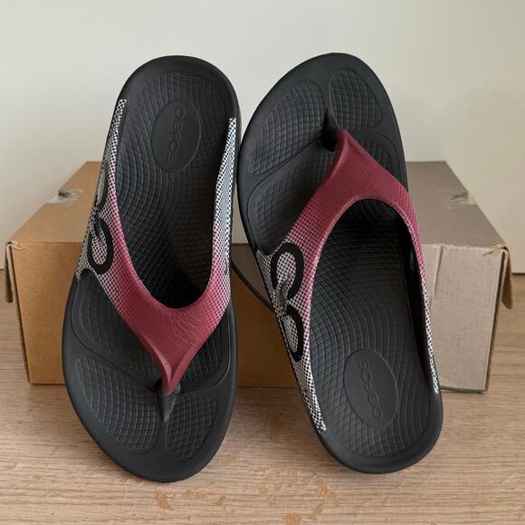 OOFOS Black/Burgundy Unisex Sandals Slip On Flip Flop- Men 6- Women 8 - Picture 1 of 13